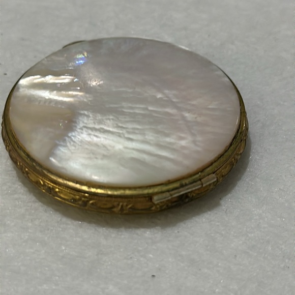 La mode vintage mother of pearl small compact - Picture 3 of 10